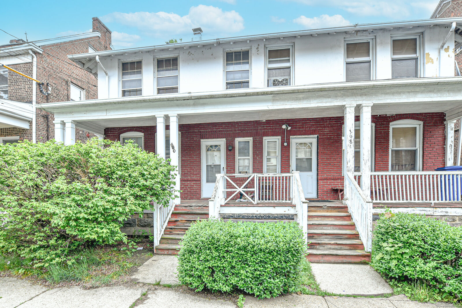 Property Photo:  400 East Avenue  CT 06610 