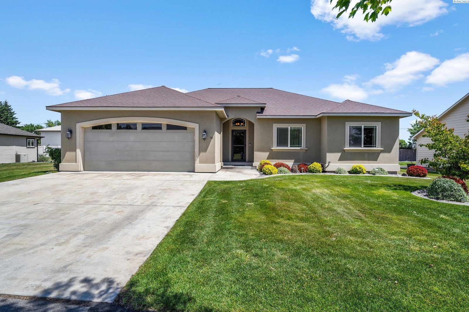 Property Photo:  16 Ivy Lane  WA 99301 