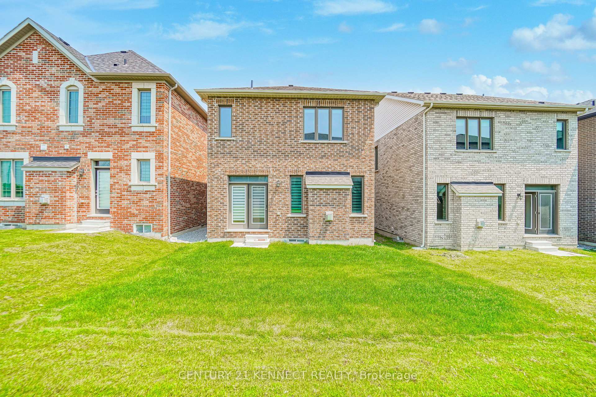 Photo de la propriété: 18 Cecil Sinclair Drive ON L6C 3L3