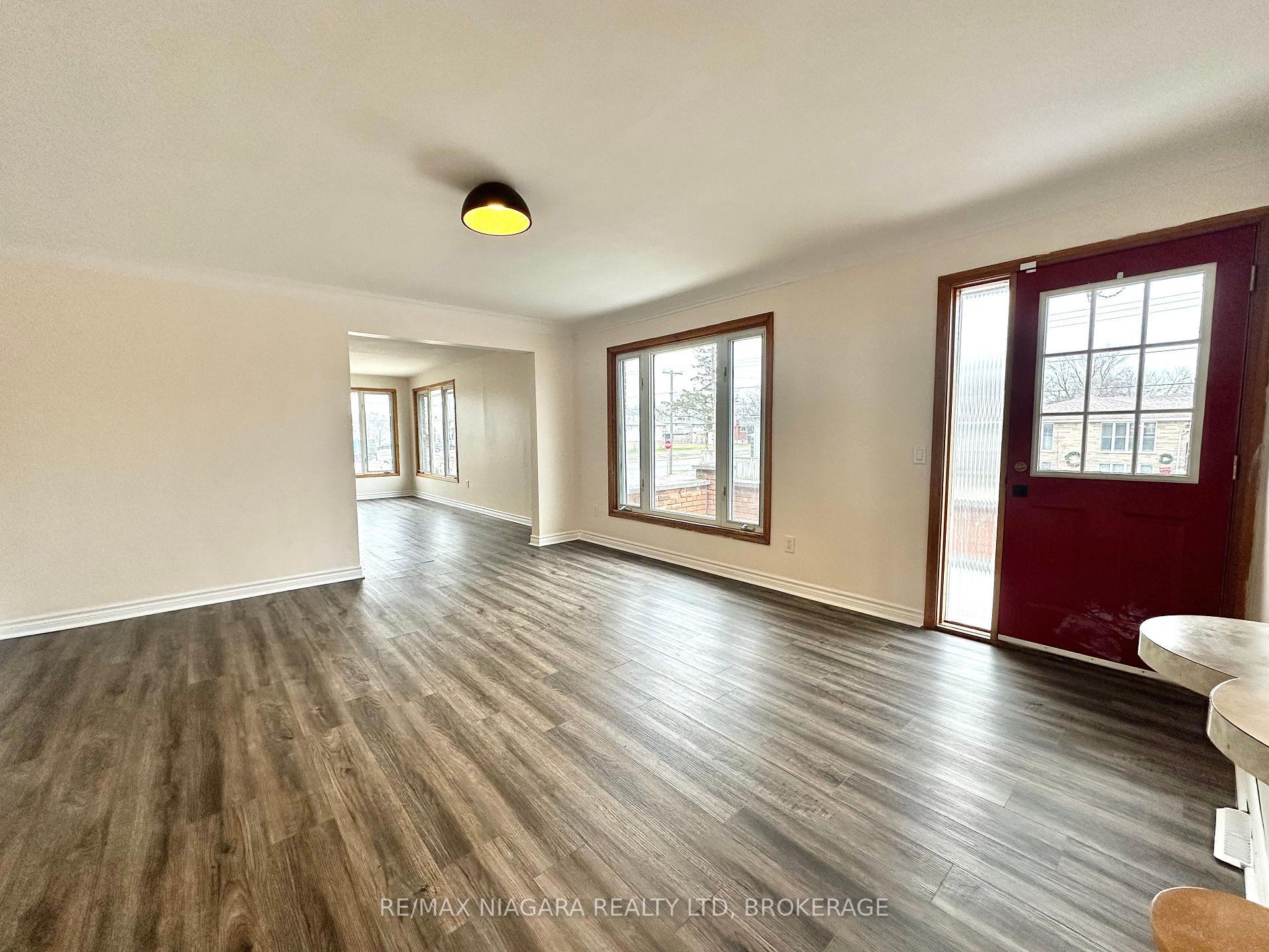 Property Photo:  114 Catherine Street  ON L2A 2H6 