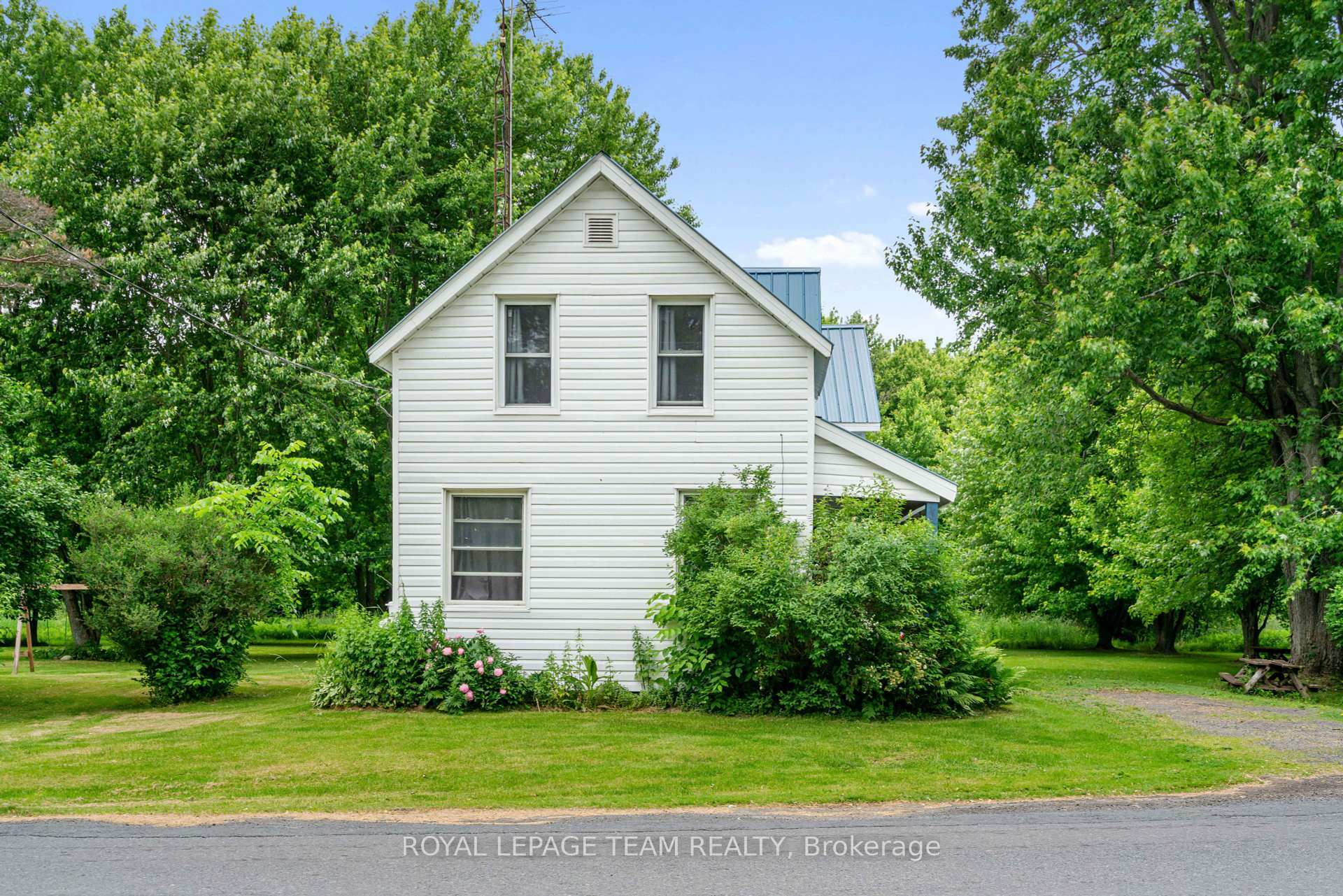 Property Photo: 11015 Irena Road ON K0E 1K0