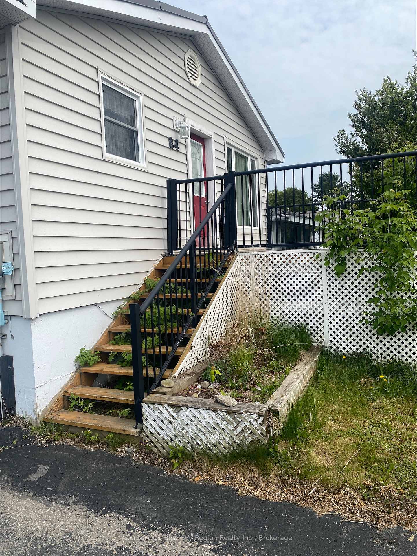 Property Photo: 84 Gladstone Avenue ON P1A 2L5