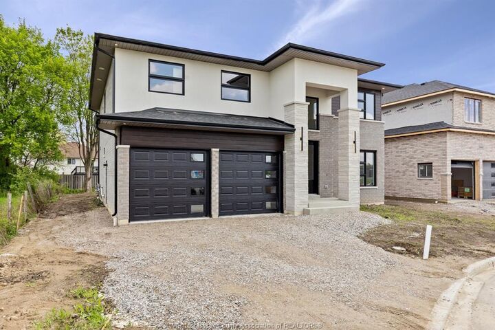 Photo de la propriété: 1223 Campana Crescent ON N8L 0K5