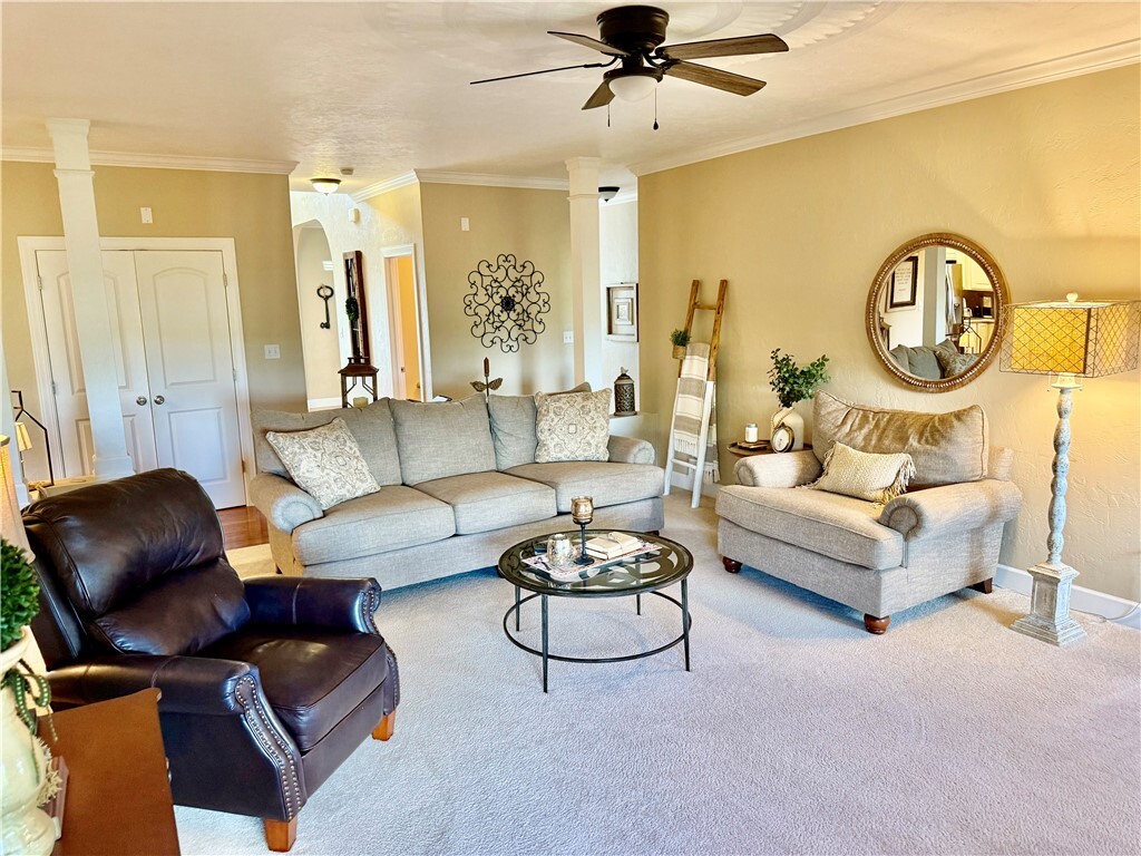 Property Photo: 1407 Willow Heights Dr PA 15642