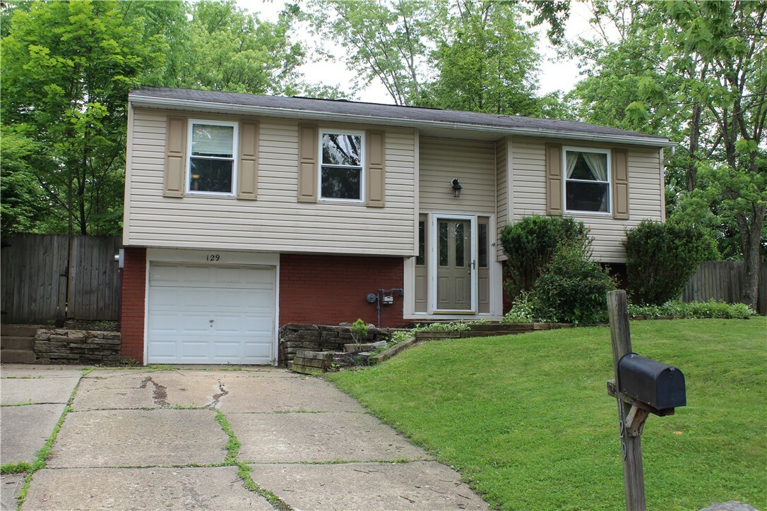 Property Photo: 129 Skyline Dr PA 15239