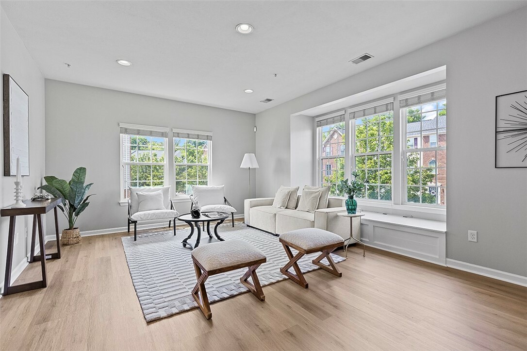 Property Photo: 1009 Grey Fox Cir PA 15017