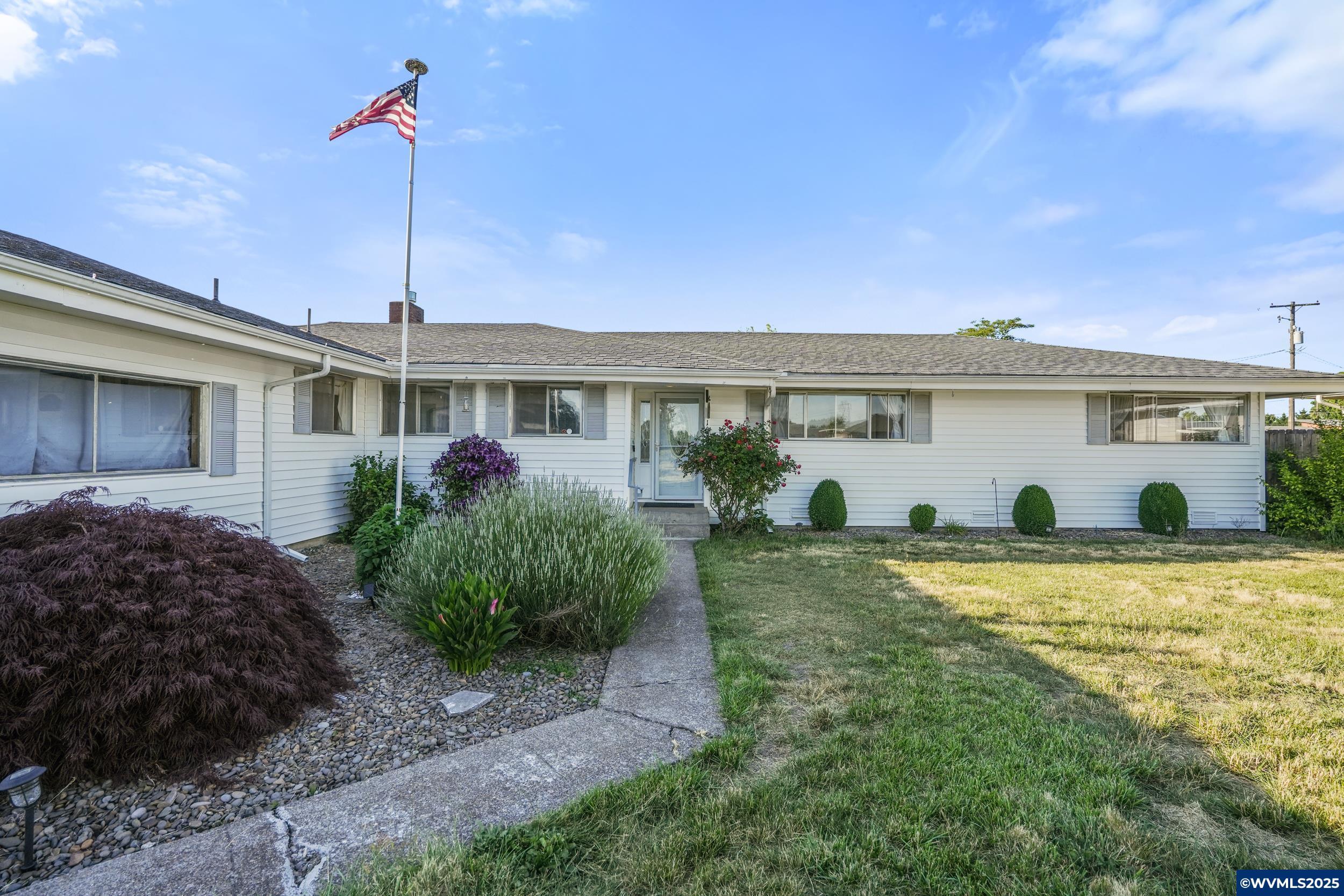 Property Photo: 1023 37th Av SW OR 97321