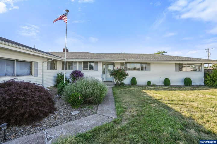 Property Photo:  1023 37th Av SW  OR 97321 