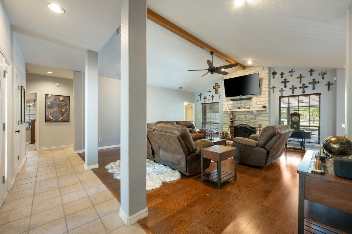 Property Photo: 401 N Fox Crossing TX 78611