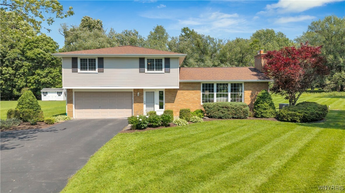 8961 The Fairways  Clarence NY 14031 photo