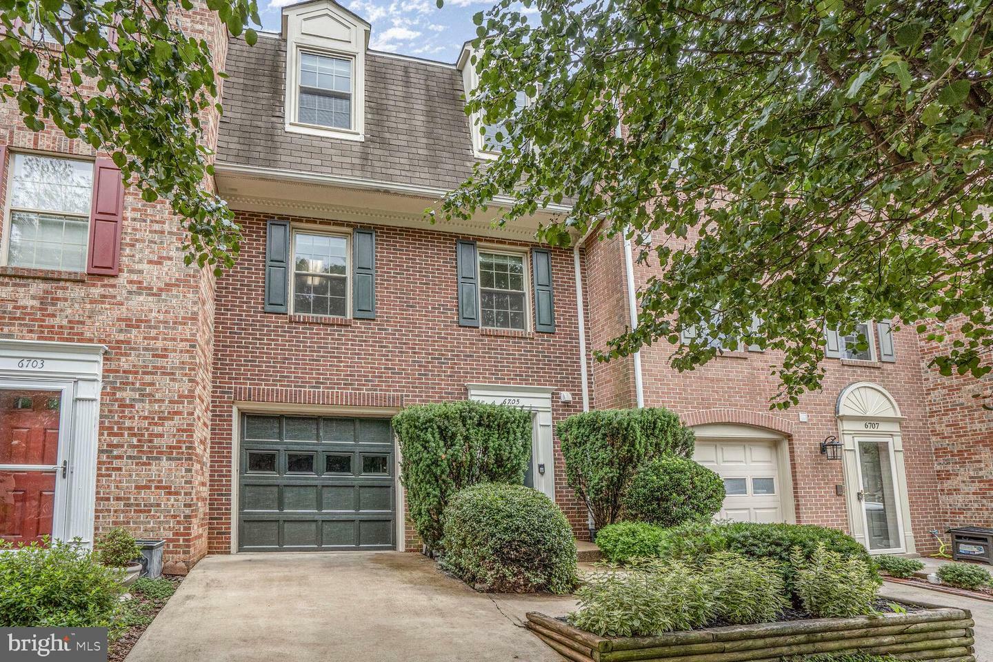 Property Photo: 6705 Sunset Woods Court VA 22015
