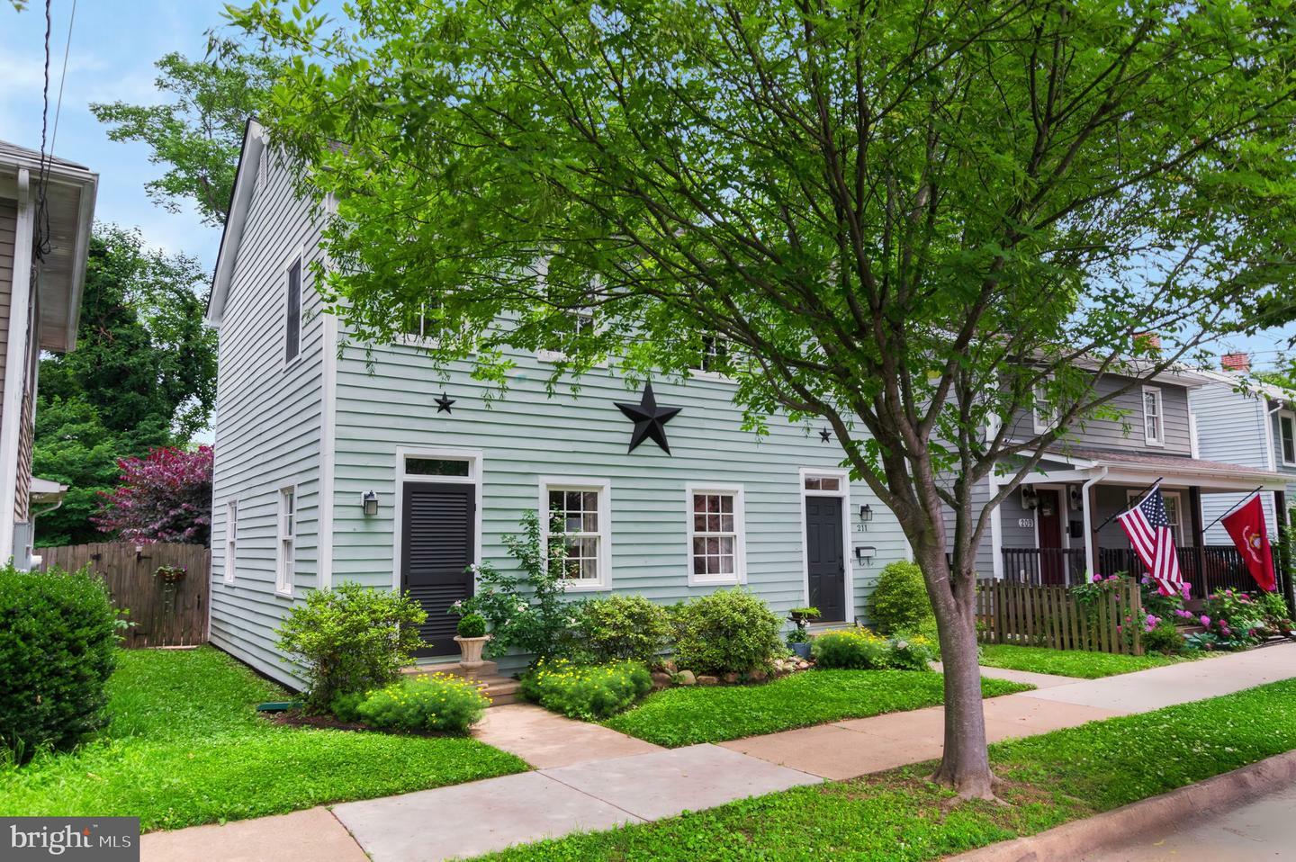 Property Photo:  211 Prince Edward Street  VA 22401 