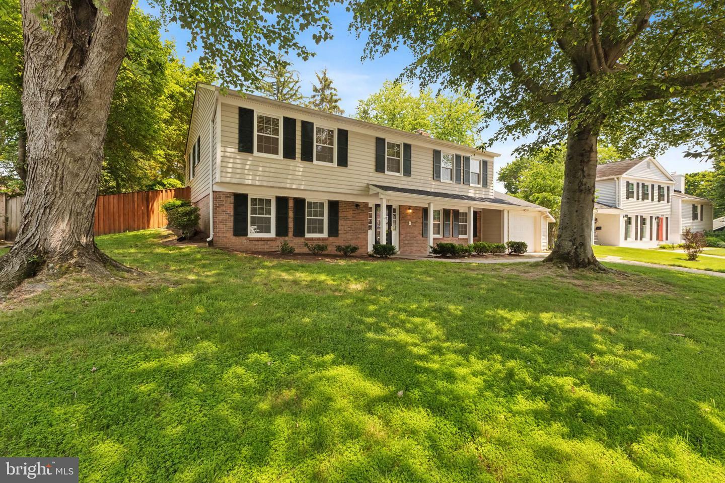 Property Photo: 8326 Briar Creek Drive VA 22003