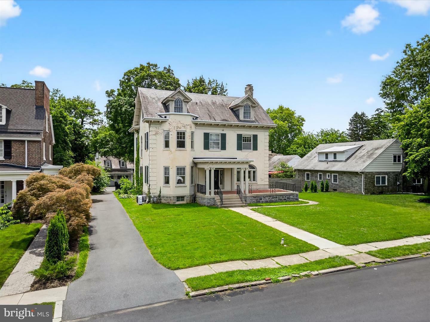 Property Photo: 1070 Wheatland Avenue PA 17603
