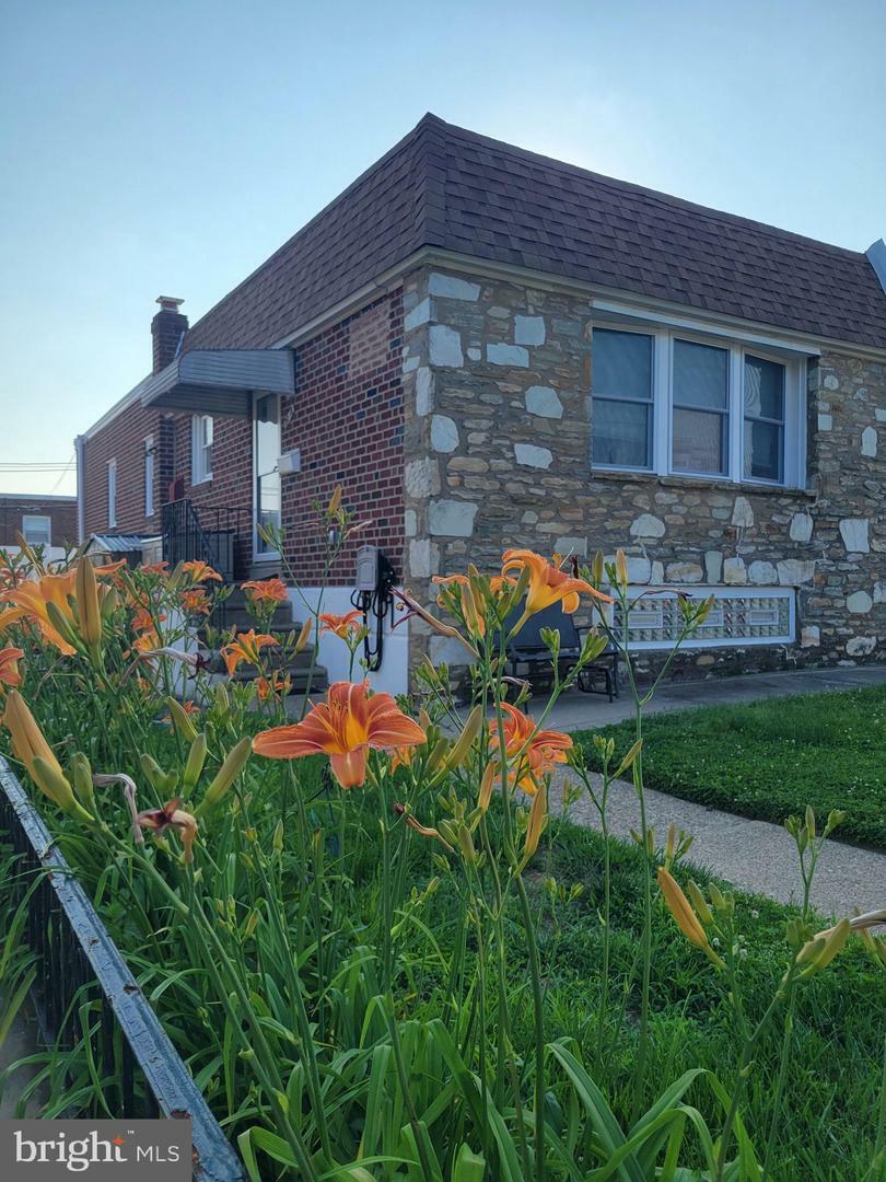 Property Photo: 2018 Greymont Street PA 19116