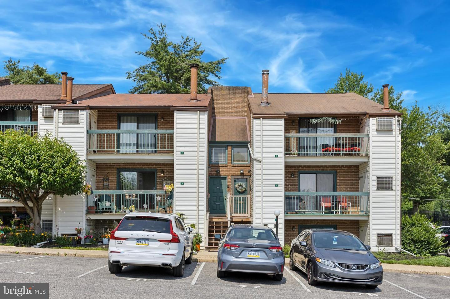 Property Photo:  3750 Clarendon Avenue 5  PA 19114 