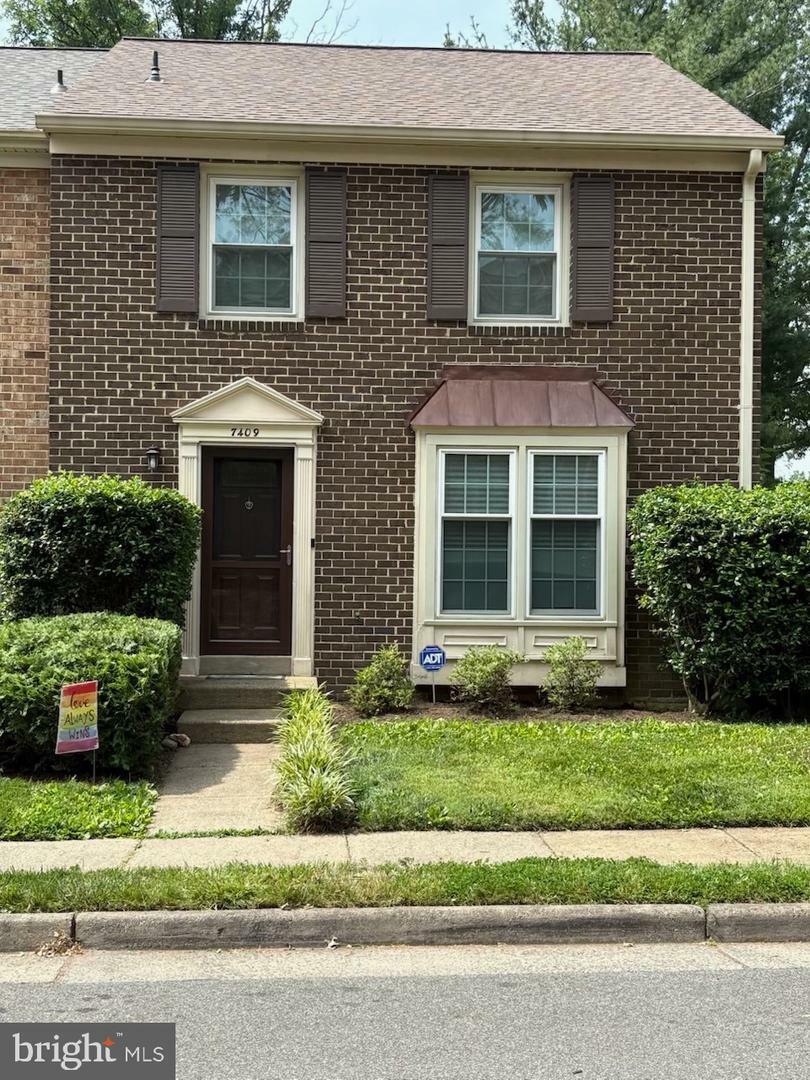 Property Photo: 7409 Adams Park Court VA 22003