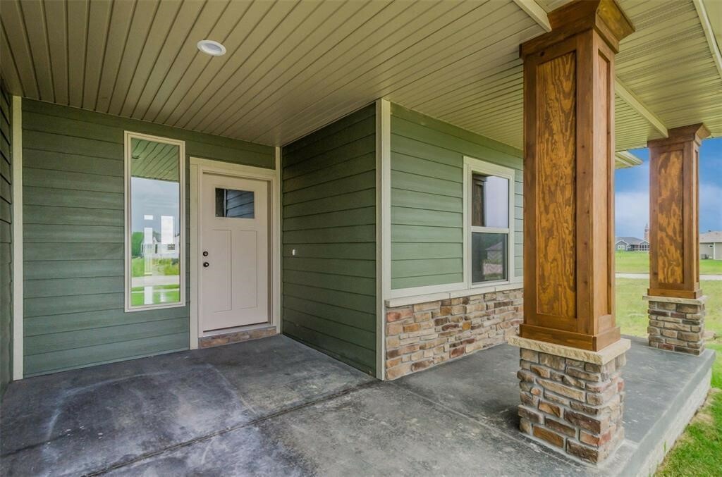 Property Photo: 1529 3rd St SW IA 52314