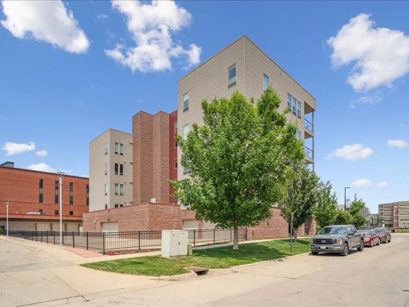 100 4th Avenue SW 204  Cedar Rapids IA 52404 photo