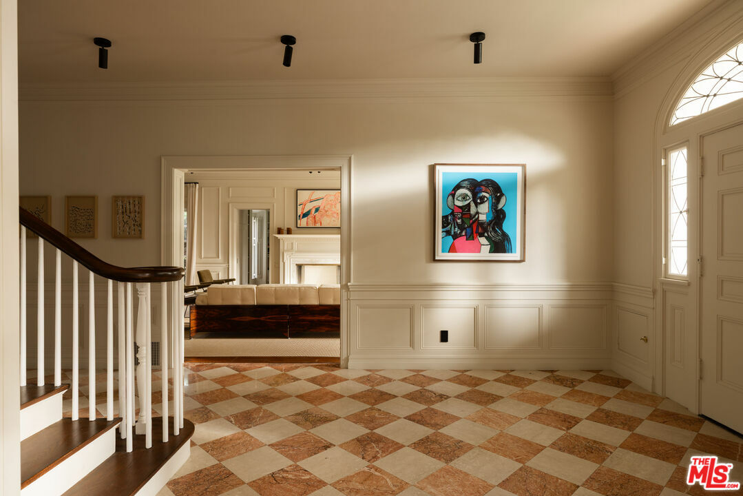 Property Photo: 324 S Rimpau Blvd CA 90020