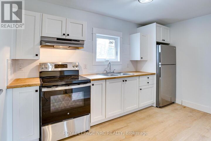 Property Photo: 316 Elmwood Avenue #2 ON L0S 1B0