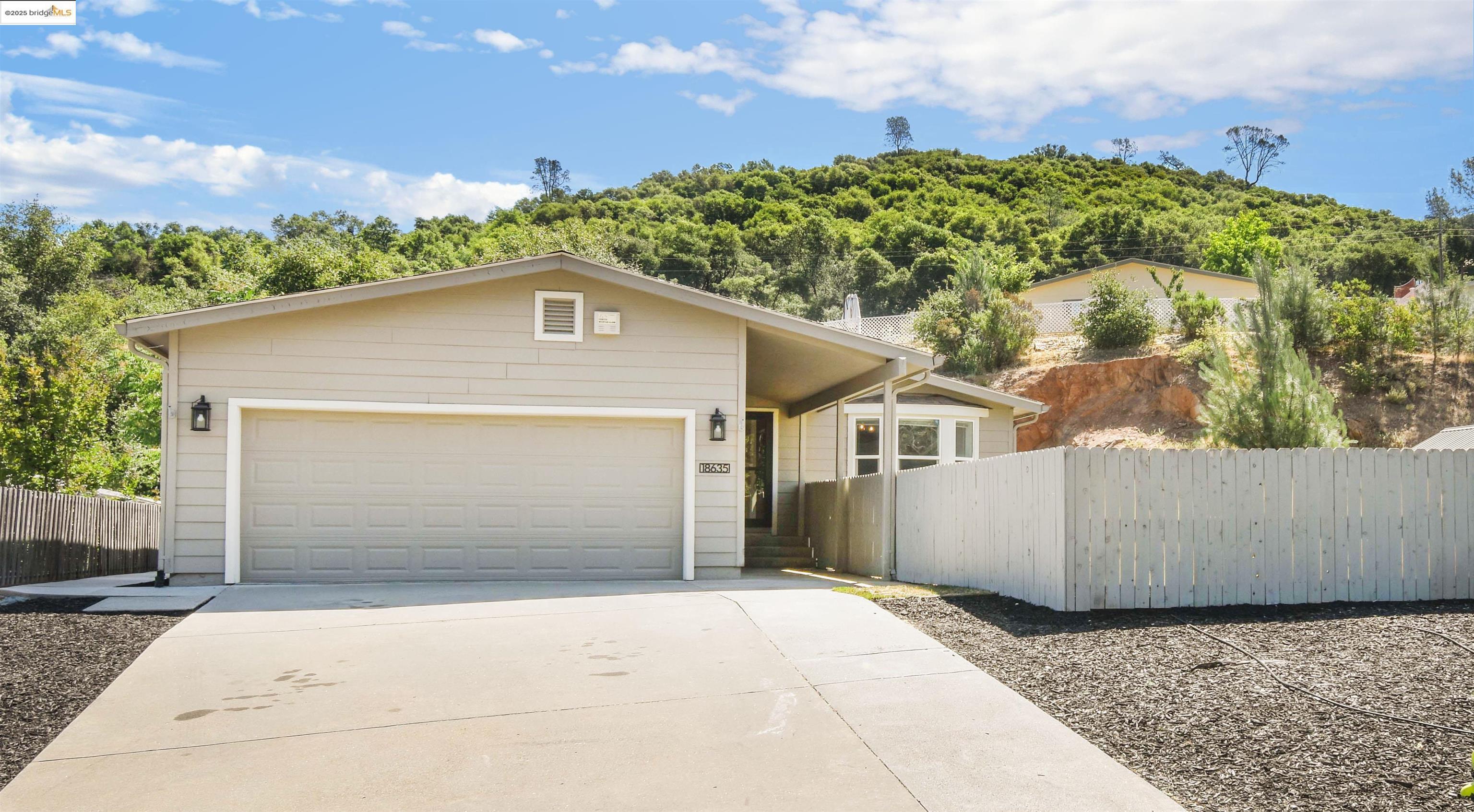 Property Photo: 18635 Manor Dr CA 95327
