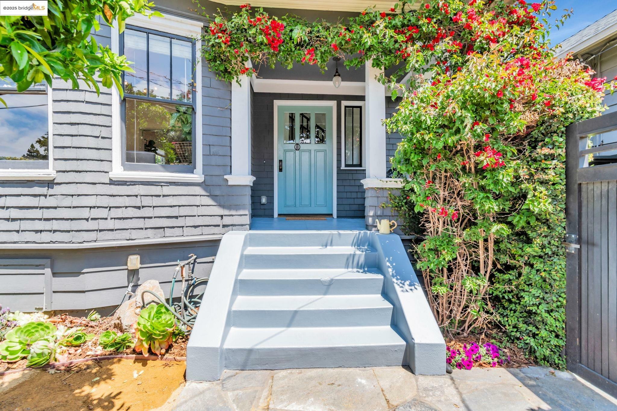 Property Photo: 6108 Hillegass Ave CA 94618