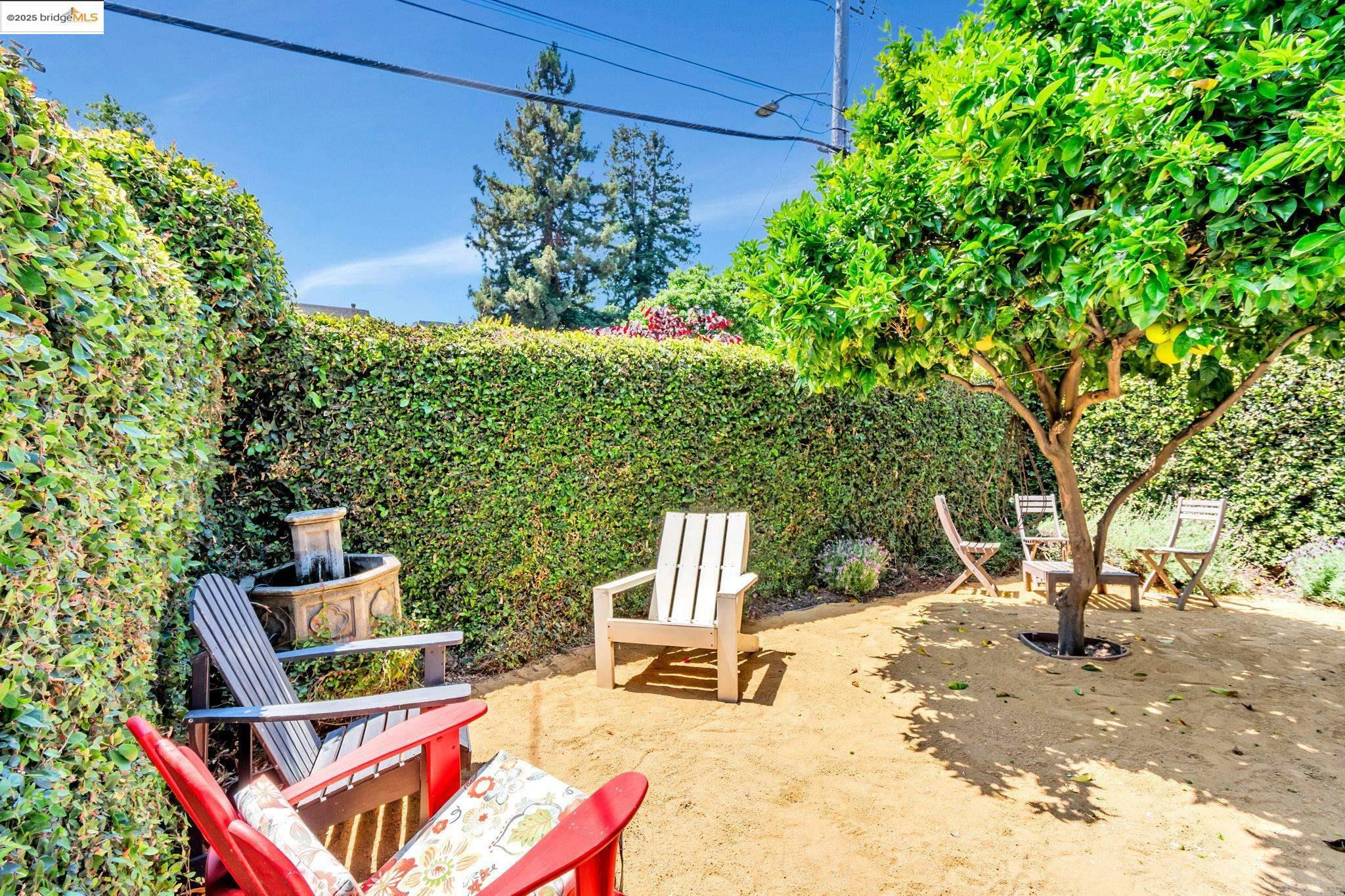 Property Photo: 6108 Hillegass Ave CA 94618