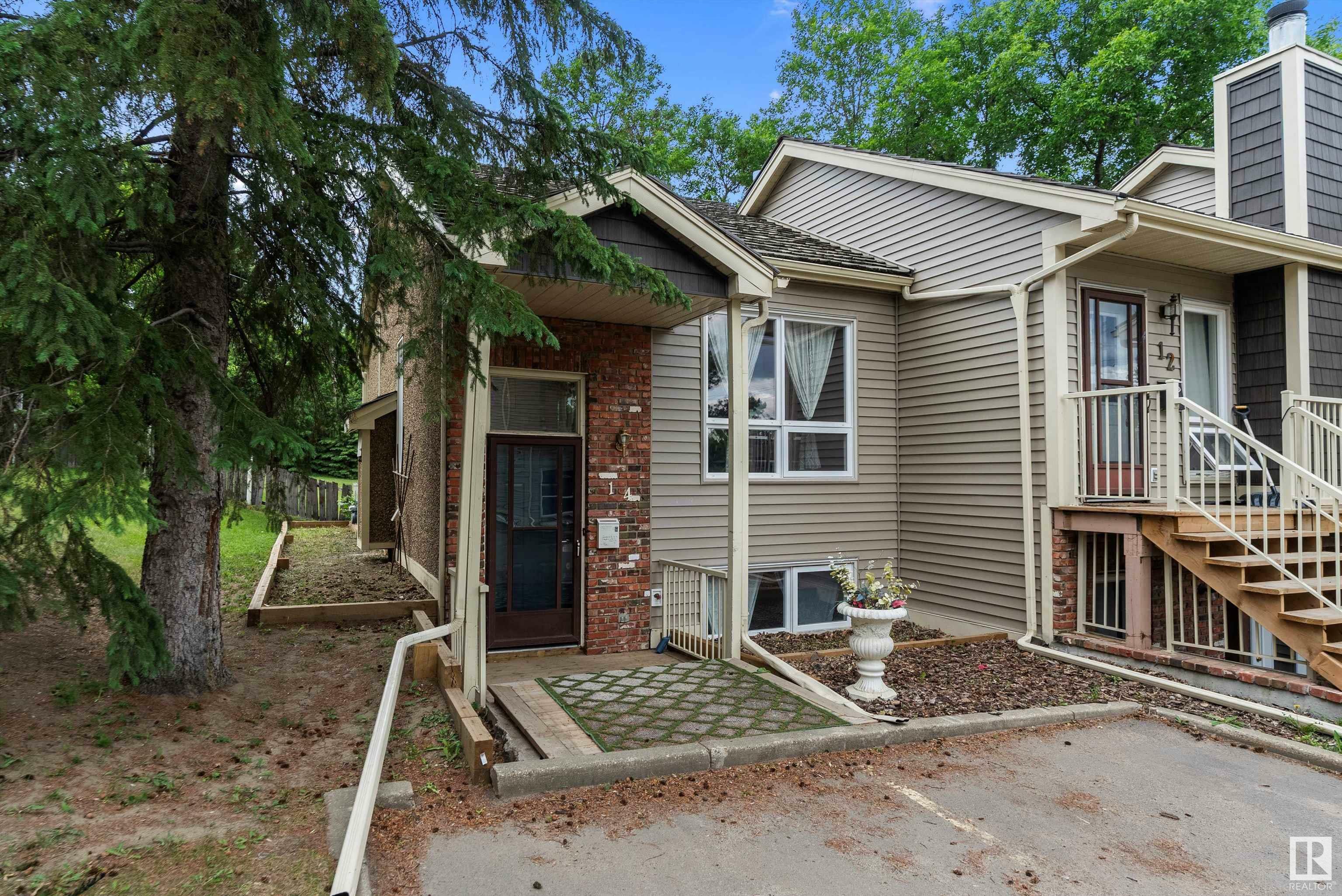 Property Photo: 1440 Sherwood Drive 14 AB T8A 4W3
