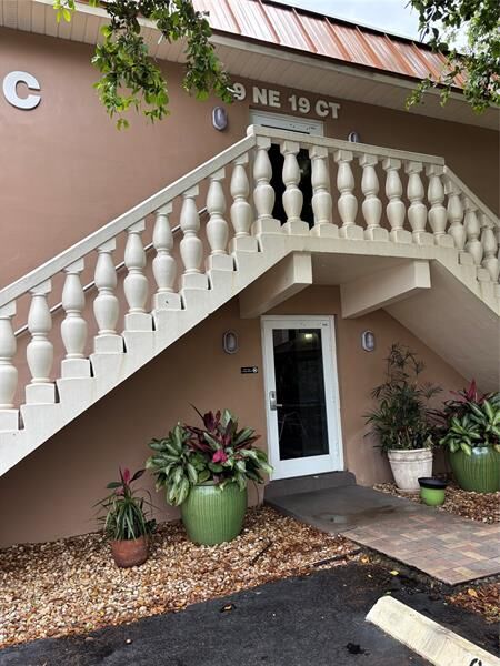 9 NE 19 Ct 102C  Wilton Manors FL 33305 photo