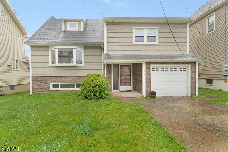 Property Photo: 608 Faitoute Ave NJ 07204