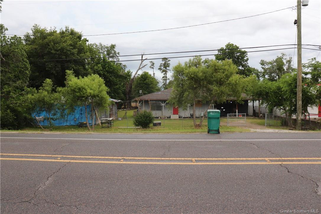 Property Photo: 2705 E Napoleon Street LA 70663