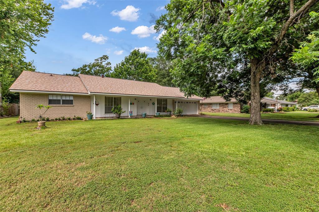 Property Photo: 410 Azalea Drive TX 77520