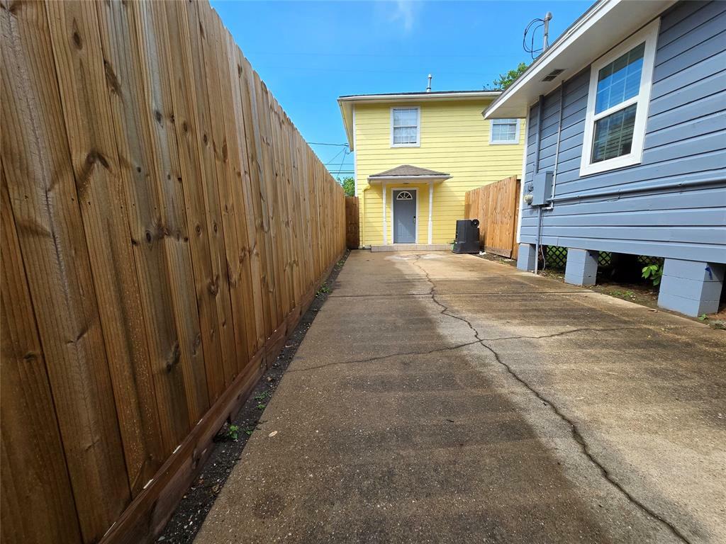 Property Photo: 4733 Jefferson Street 2 TX 77023