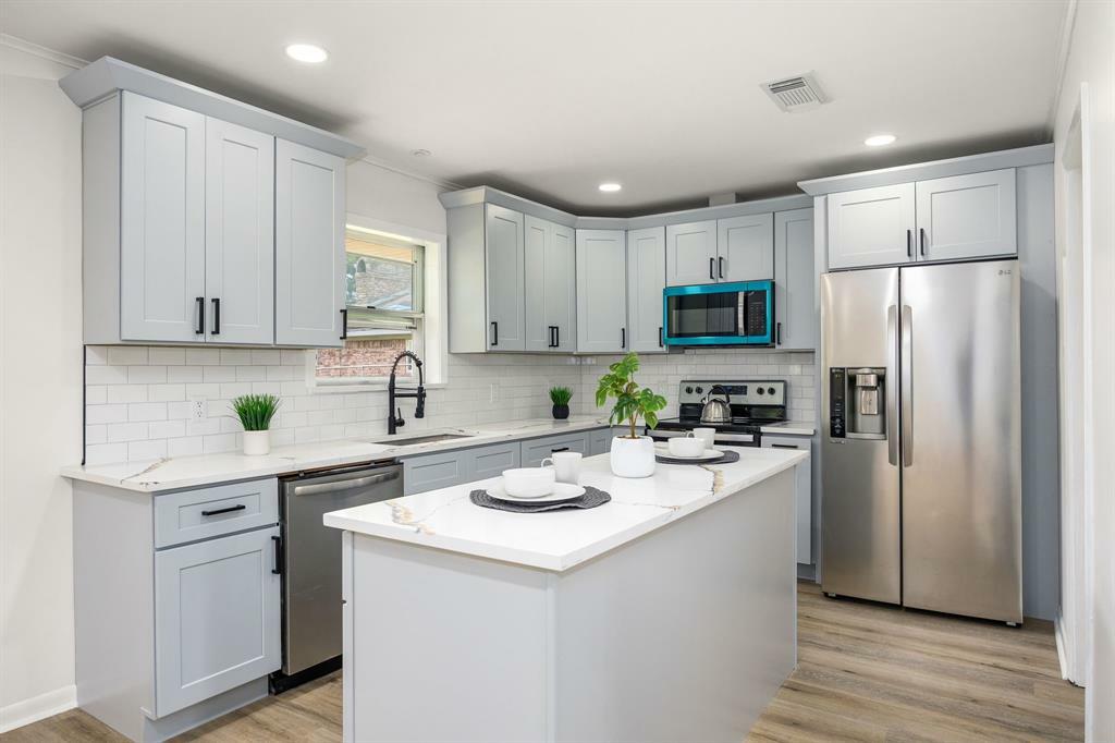 Property Photo: 2113 Timber Lane TX 77301