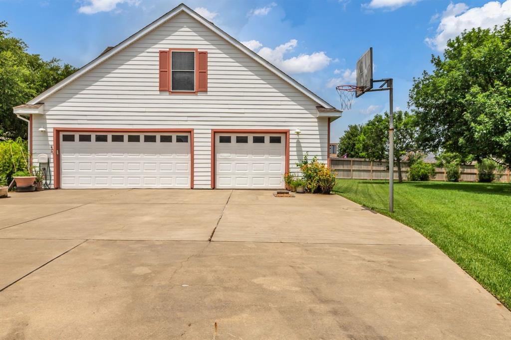 Property Photo: 7098 Whispering Wind - Gar Apt Drive Gar Apt TX 77318