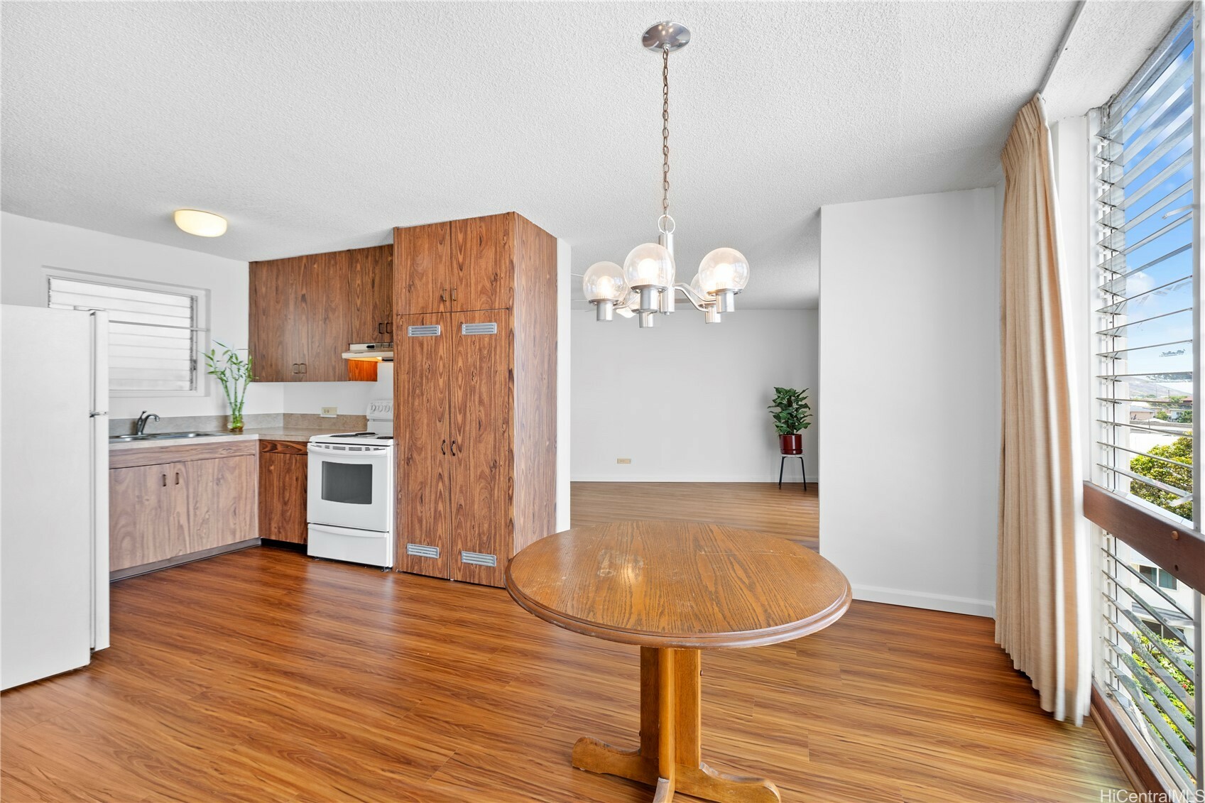 1139 9th Avenue 703  Honolulu HI 96816 photo
