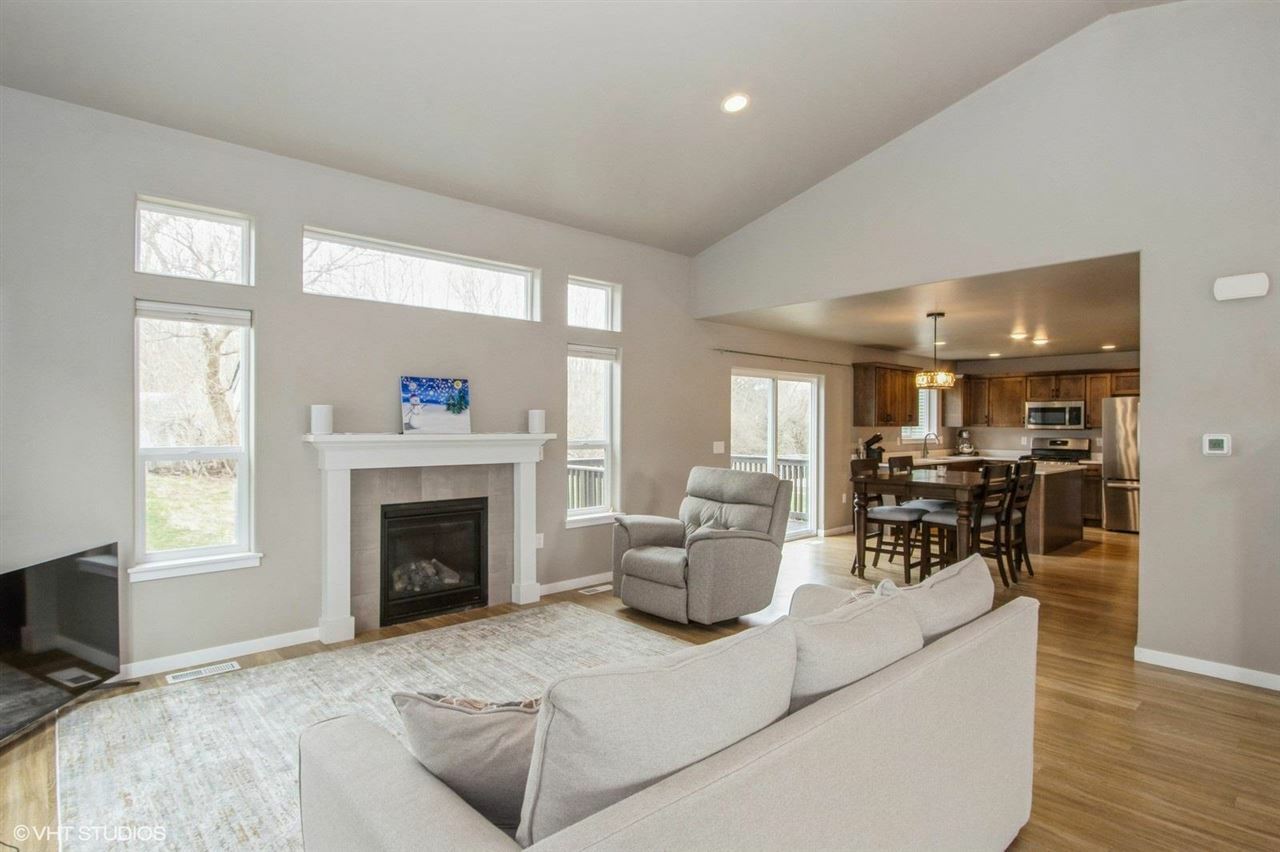 Property Photo: 253 Lindemann Dr. IA 52245