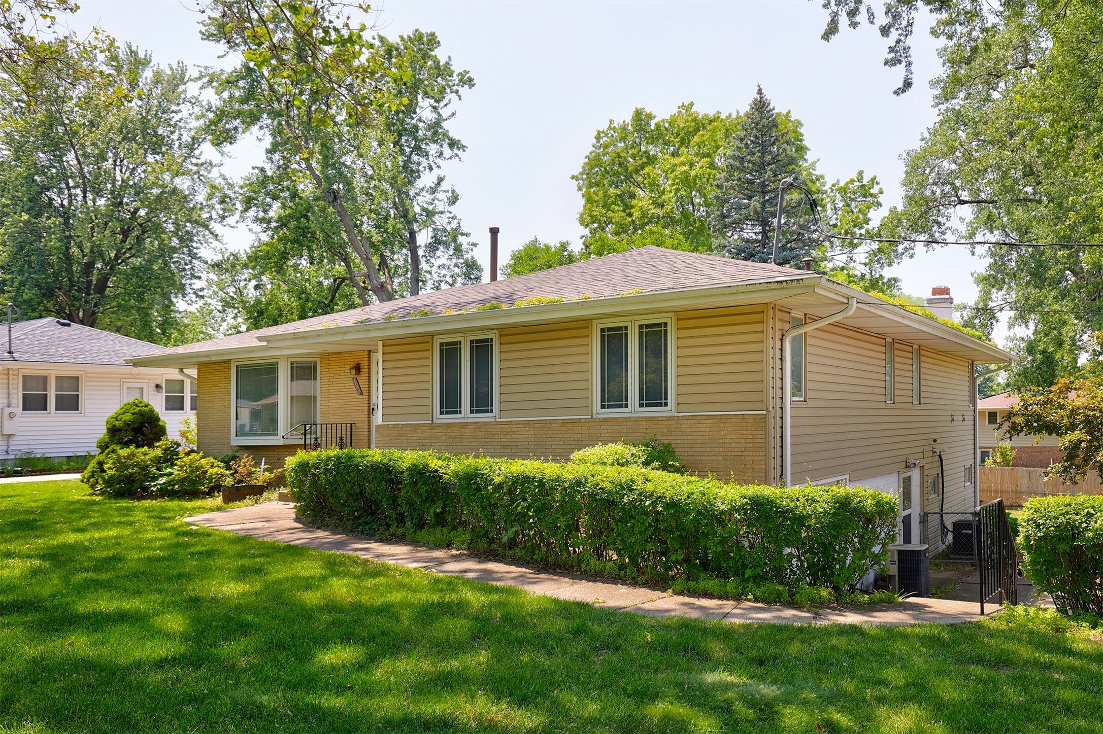 Property Photo: 3922 73rd Street IA 50322