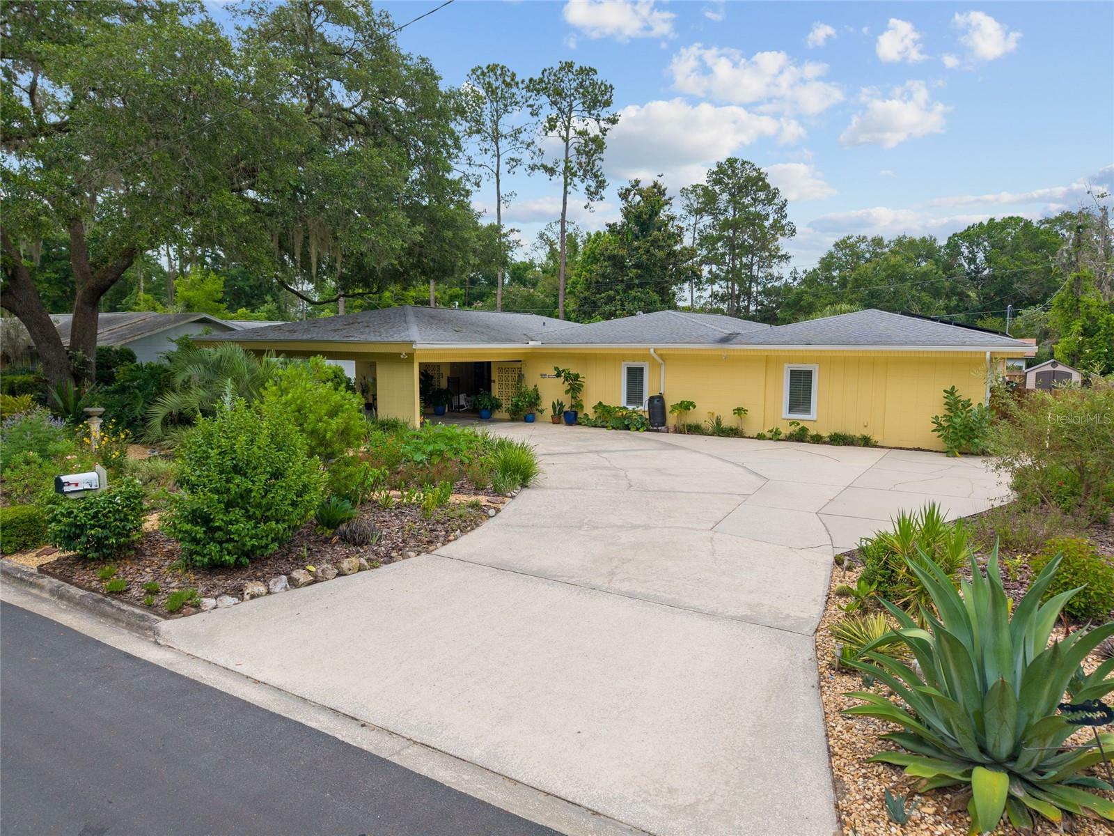 Property Photo: 2281 NW 21st Place FL 32605