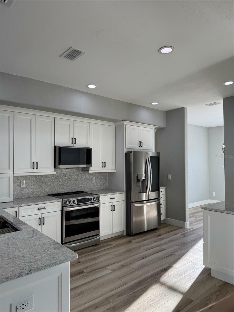 Property Photo: 3653 Casalta Cir FL 32168