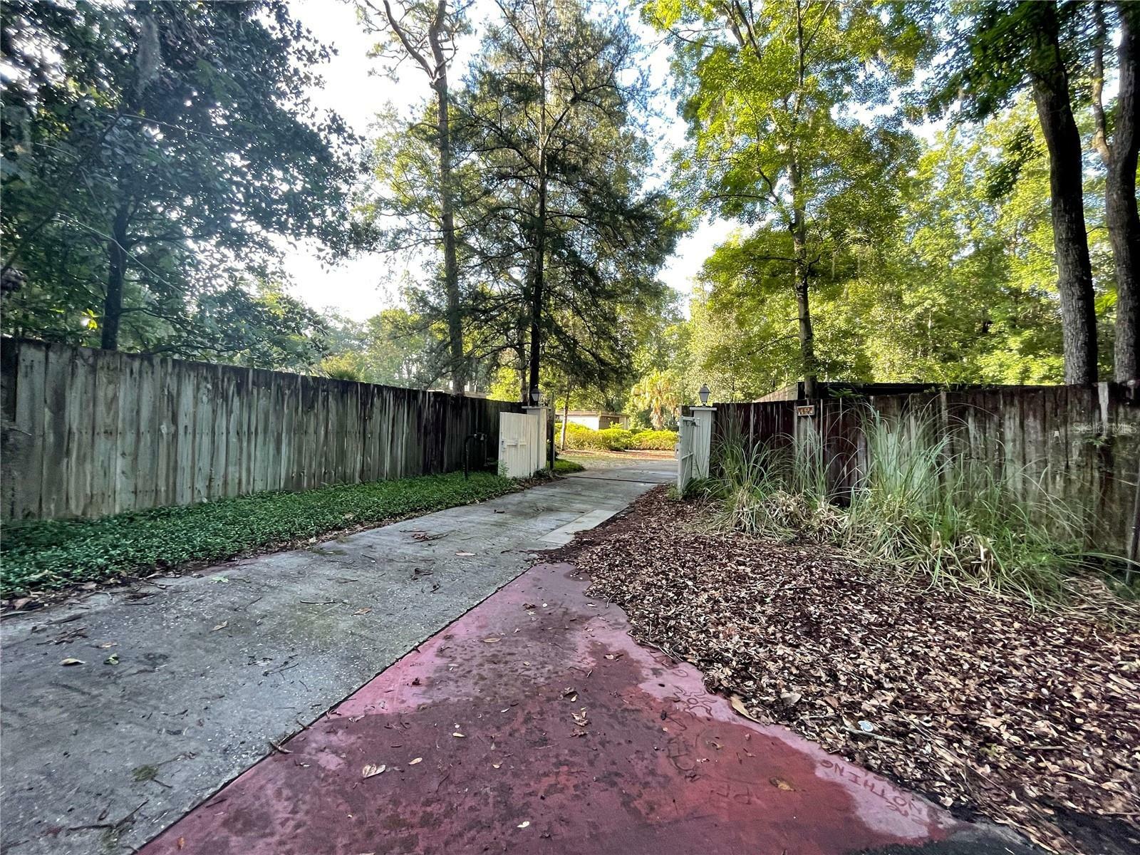 Property Photo: 4140 NW 44th Avenue FL 32606