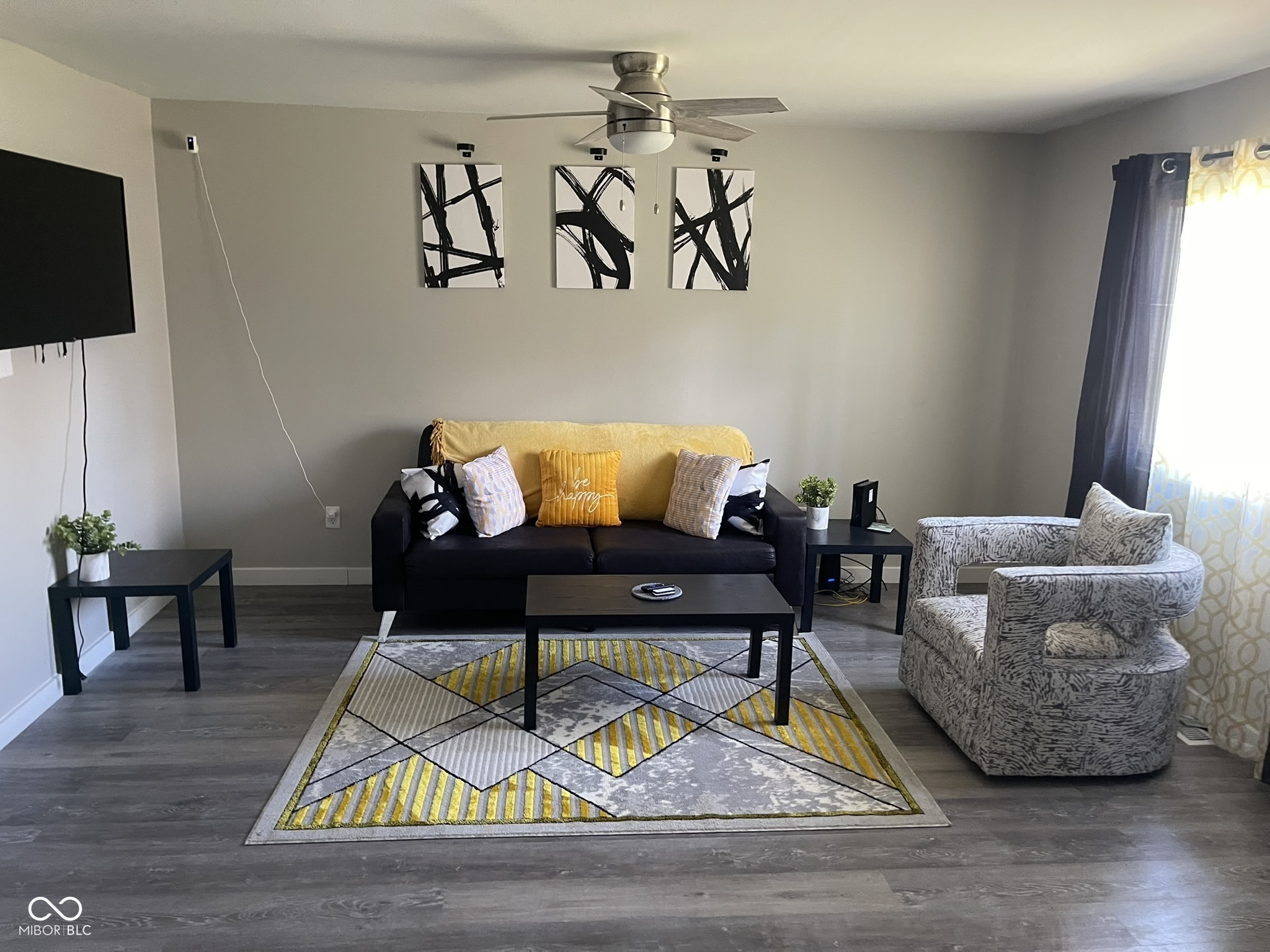 Property Photo: 880 N Avon Avenue IN 46123