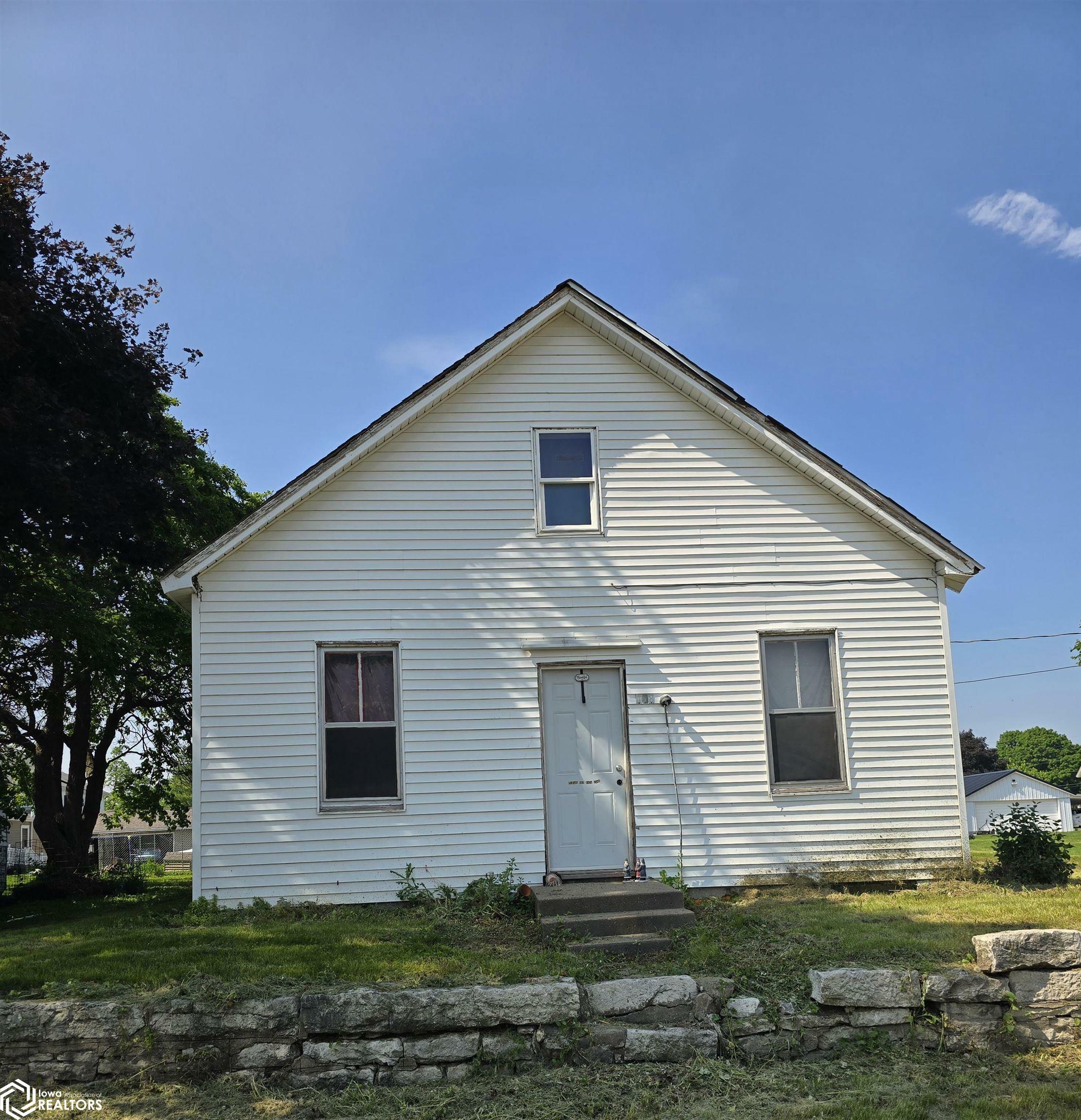 Property Photo: 108 SE 4th Street IA 52640