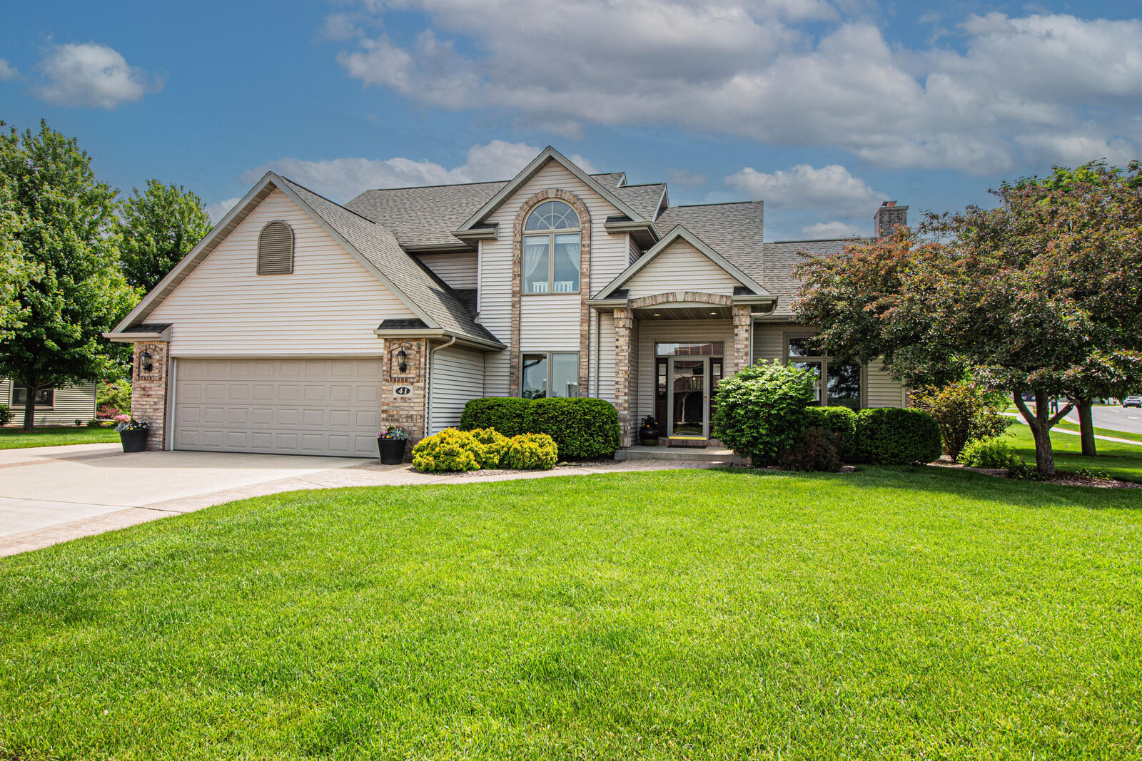 Property Photo:  41 Hickory Dr  WI 53013 
