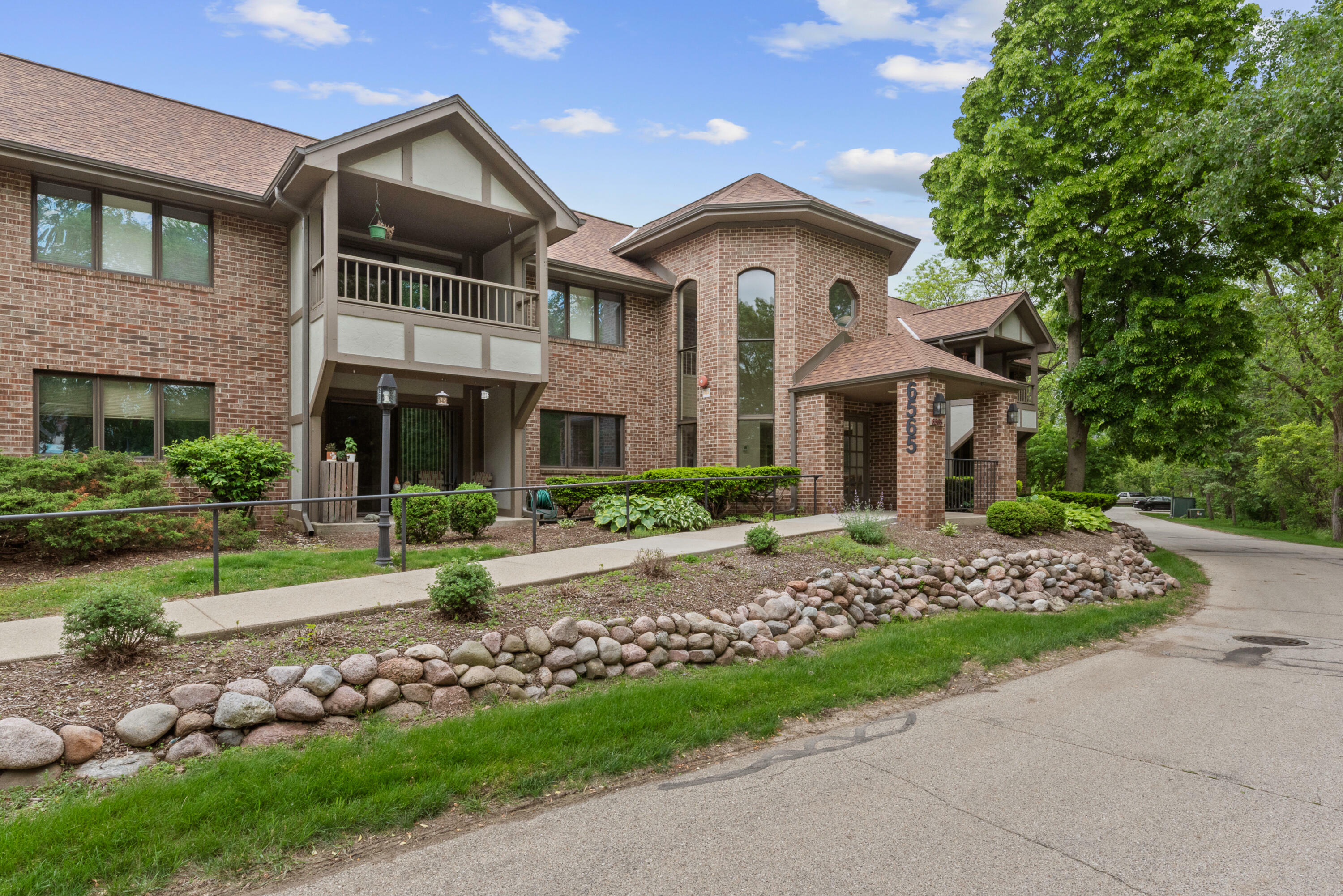 6565 N Green Bay Ave 106  Glendale WI 53209 photo