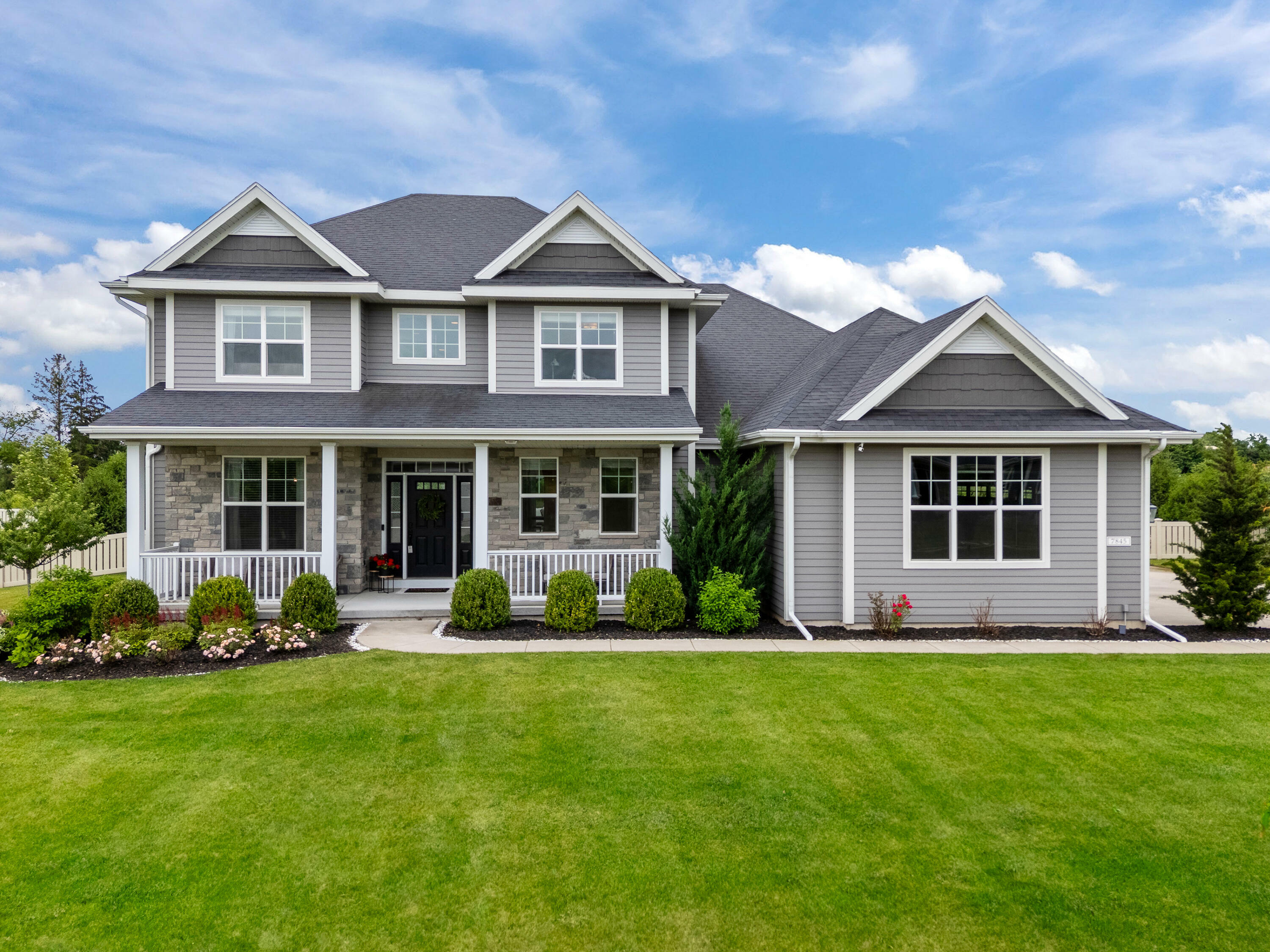 Property Photo: 7845 W Mourning Dove Ln WI 53097