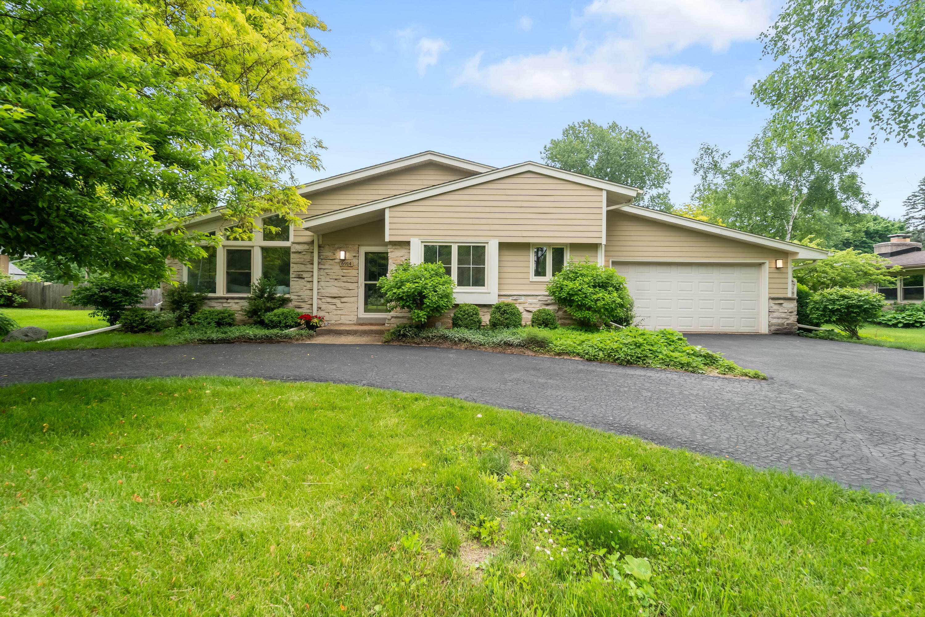 Property Photo:  6914 N Bethmaur Ln  WI 53209 