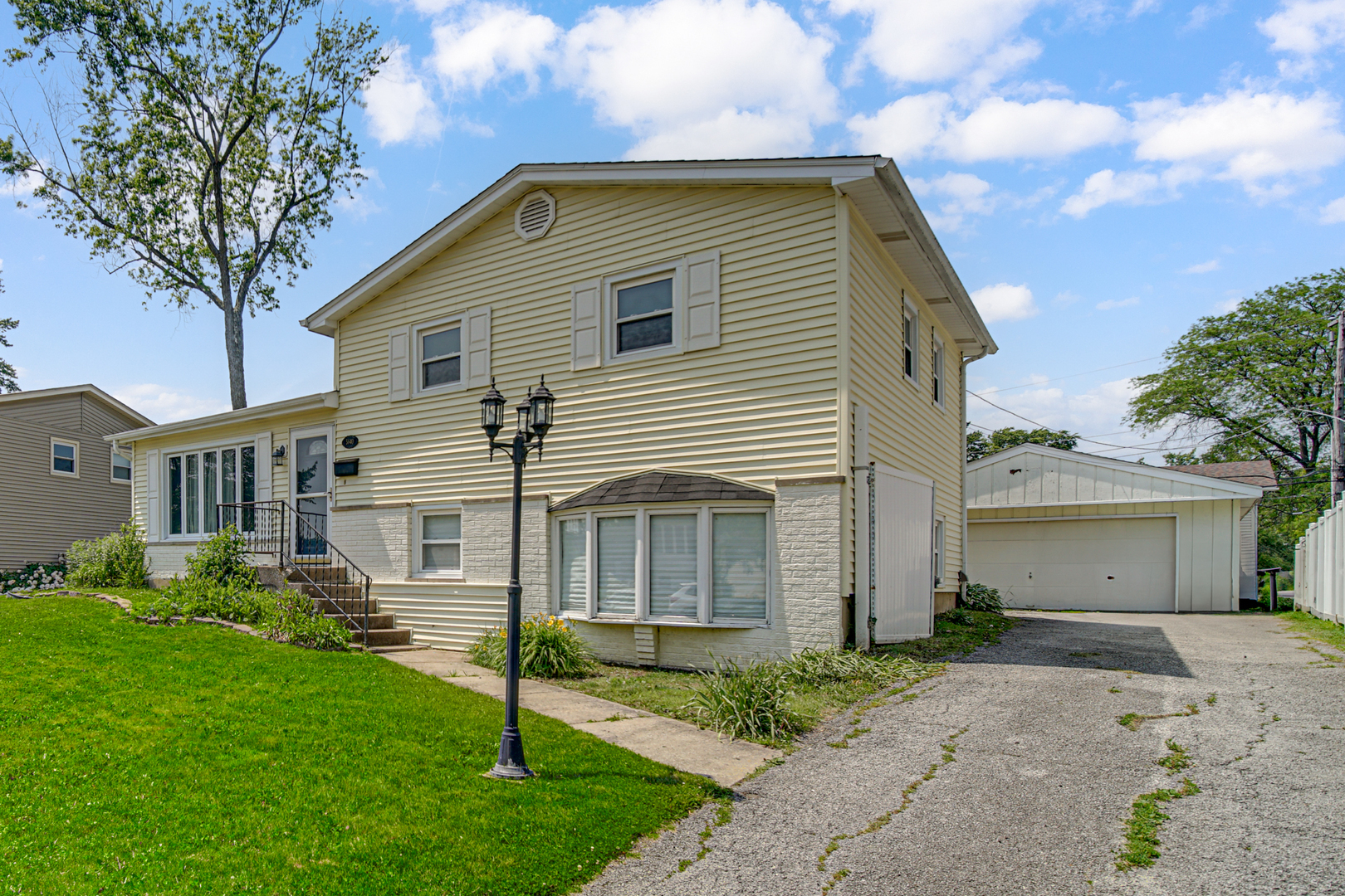 5640 Victoria Drive  Oak Forest IL 60452 photo