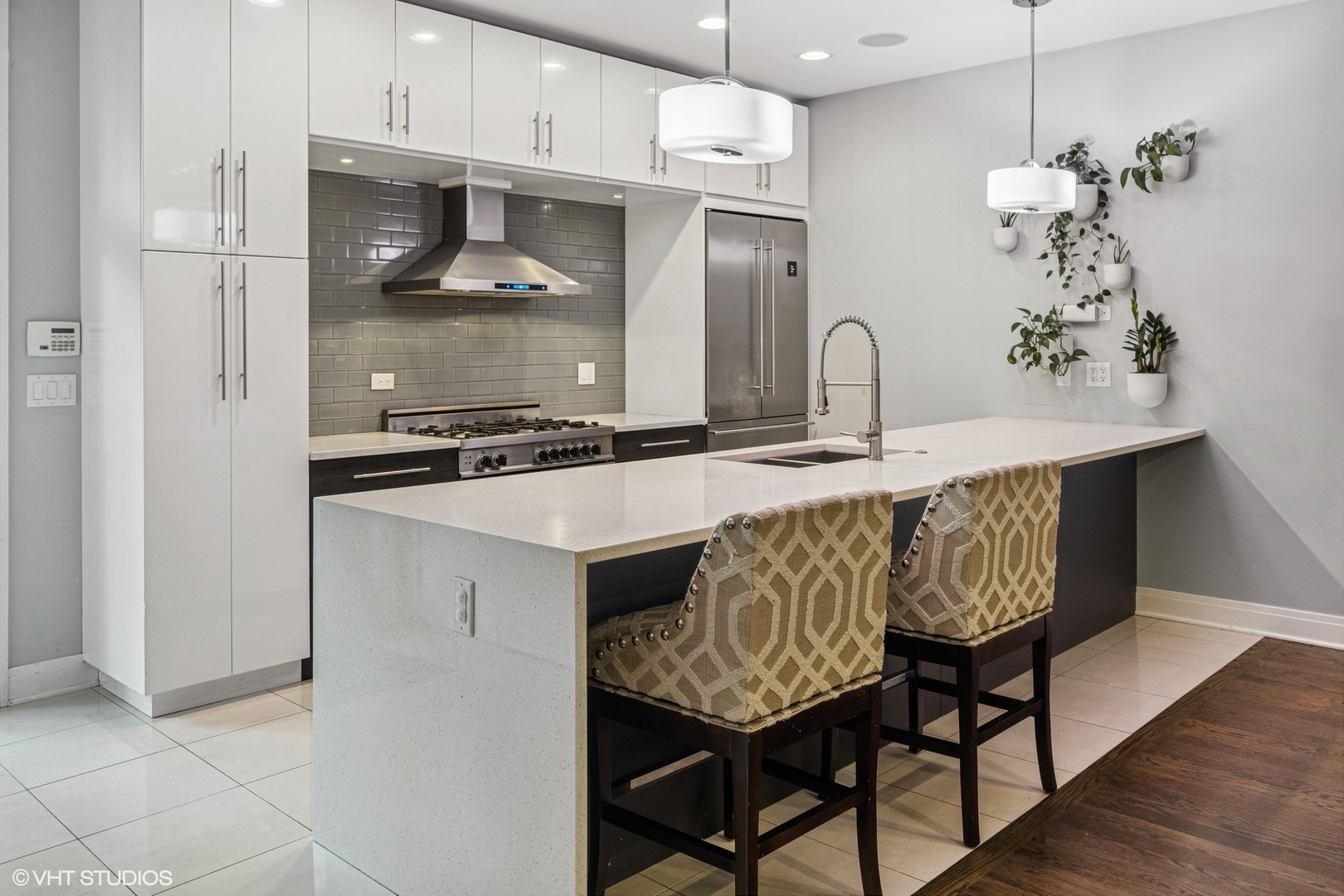 Property Photo: 1350 W Diversey Parkway 1 IL 60614